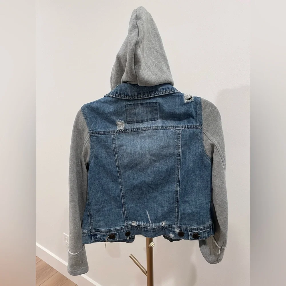 Rue21. Distressed. Med - Picture 2 of 2